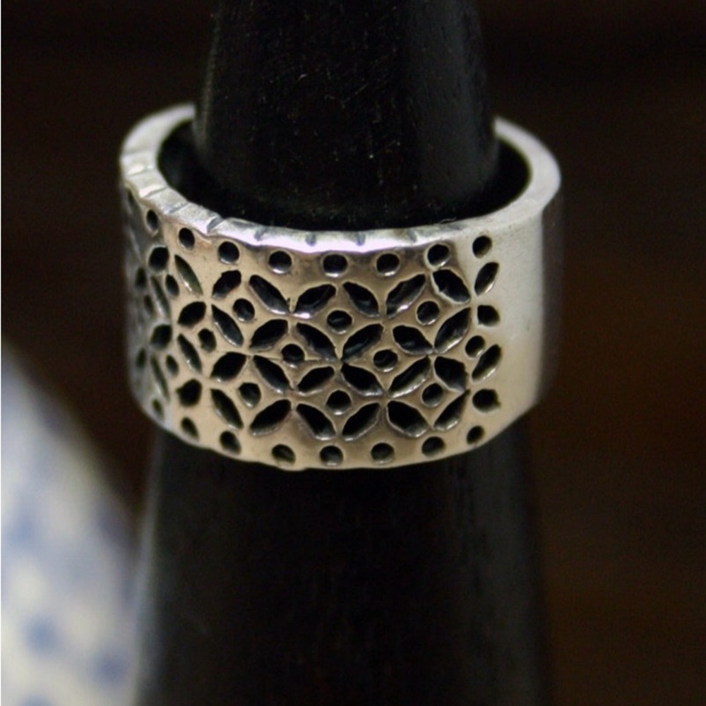 Silver ring. Size 6